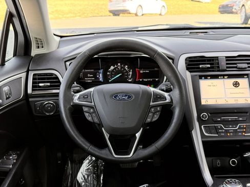 Used 2018 Ford Fusion SE w/ Equipment Group 602A FWD image 25