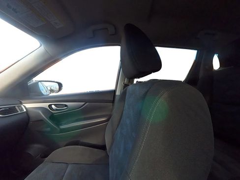 Used 2016 Nissan Rogue SV image 25