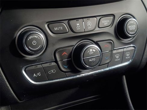 Used 2019 Jeep Cherokee Overland image 24