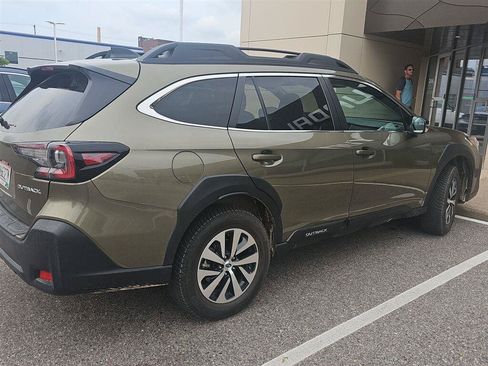 Used 2024 Subaru Outback Premium AWD/4WD image 5