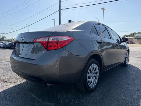 Used 2017 Toyota Corolla LE FWD image 5