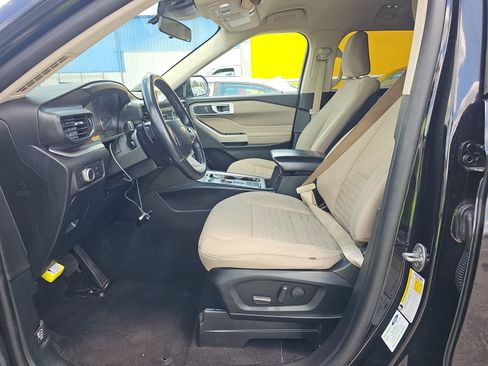 Used 2020 Ford Explorer XLT RWD image 3