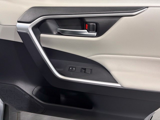 Used 2020 Toyota RAV4 XLE w/ Convenience Package AWD/4WD image 13