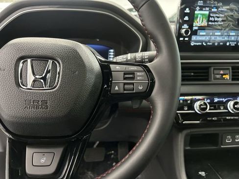 Certified 2025 Honda Pilot Black Edition image 13