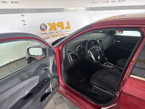 Used 2013 Chrysler 200 Touring w/ Cold Weather Group FWD image 2