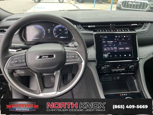 New 2025 Jeep Grand Cherokee L Altitude image 8