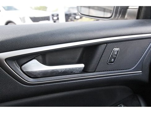 Used 2018 Ford Edge SEL w/ Equipment Group 201A FWD image 24