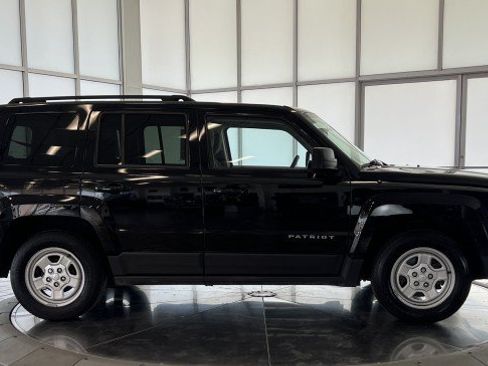 Used 2016 Jeep Patriot Sport w/ Power Value Group FWD image 8