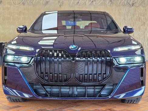 Used 2023 BMW i7 xDrive60 w/ Executive Package 2 AWD/4WD image 3