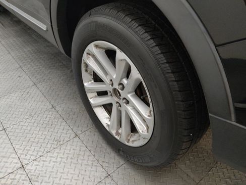 Used 2016 Ford Explorer XLT w/ Equipment Group 202A image 31