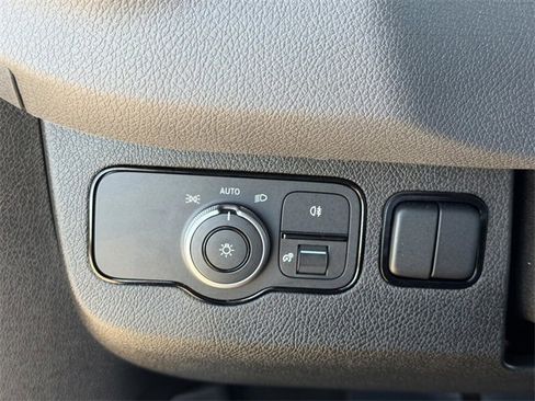 Used 2024 Mercedes-Benz Sprinter 2500 image 25