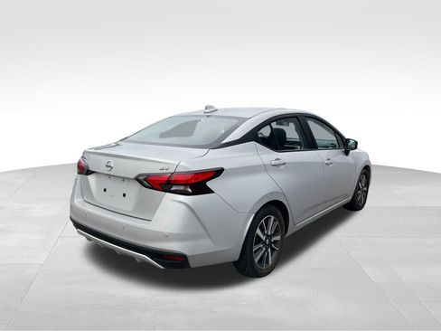 Used 2021 Nissan Versa SV image 5