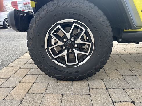 Used 2024 Jeep Wrangler Unlimited Rubicon w/ Technology Group image 6