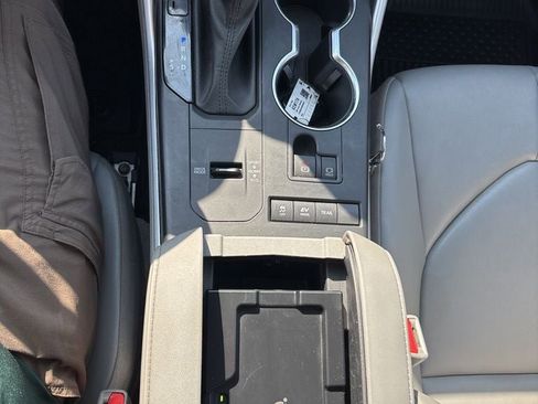 Used 2022 Toyota Highlander XLE image 19