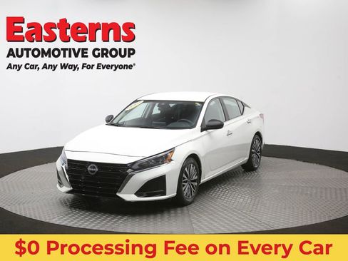 Used 2025 Nissan Altima 2.5 SV FWD image 54