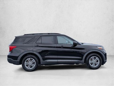 Used 2020 Ford Explorer XLT w/ Equipment Group 202A AWD/4WD image 4