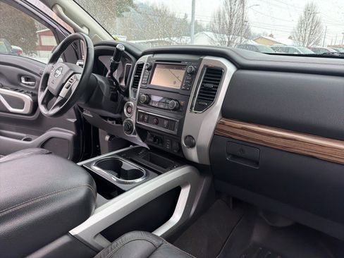 Used 2016 Nissan Titan SL image 29