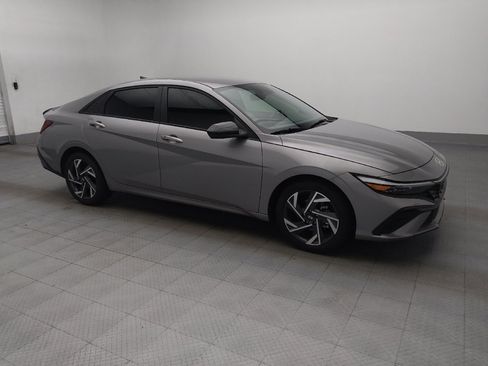 Used 2025 Hyundai Elantra Sport FWD image 11