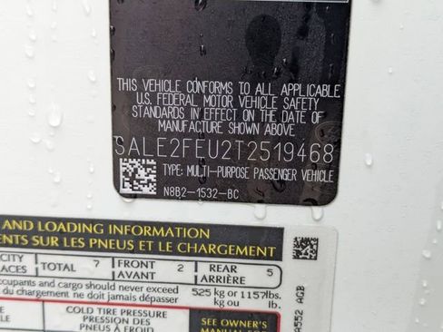 New 2026 Land Rover Defender 130 X-Dynamic SE image 22