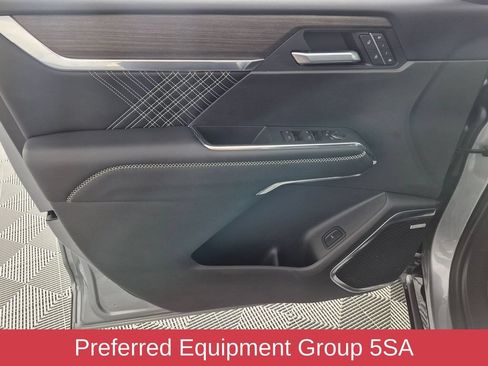 Used 2025 GMC Acadia Denali FWD image 11