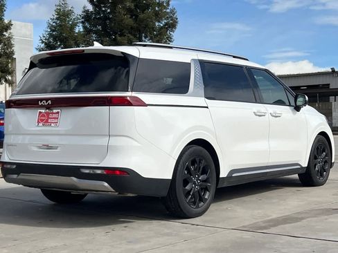 Used 2024 Kia Carnival SX Prestige image 3