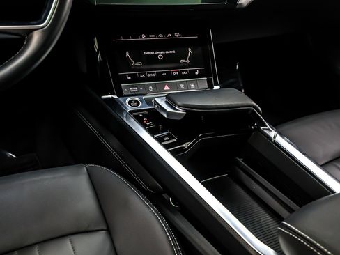 Used 2022 Audi e-tron Premium w/ Convenience Plus Package image 7
