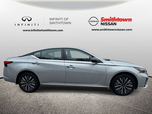 Used 2024 Nissan Altima 2.5 SV AWD/4WD image 5