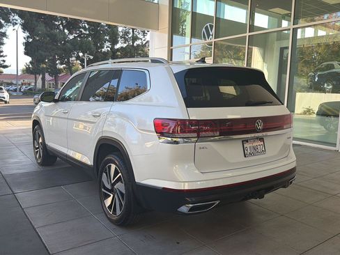 Used 2024 Volkswagen Atlas SEL AWD/4WD image 3