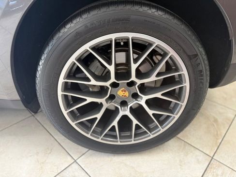 Used 2016 Porsche Macan S image 11