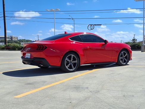 Used 2024 Ford Mustang Coupe RWD image 5