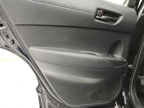 Used 2025 Toyota Corolla Cross LE image 18