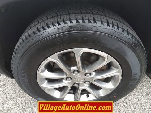 Used 2015 Jeep Grand Cherokee Limited w/ Luxury Group II AWD/4WD image 11