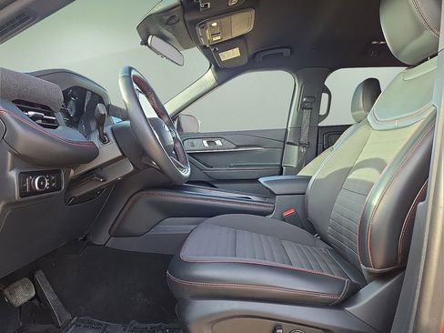 Used 2025 Ford Explorer ST-Line w/ ST-Line Street Pack image 25