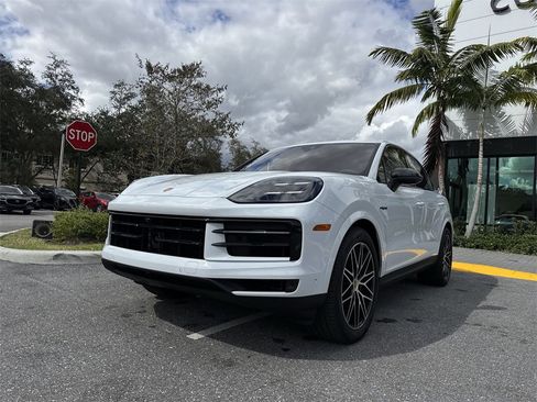 Used 2024 Porsche Cayenne S image 32