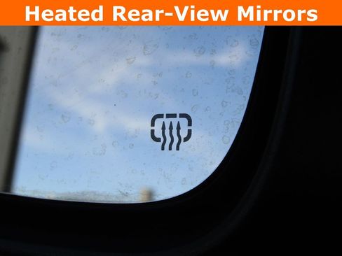 Used 2023 Chrysler Pacifica Touring-L image 9