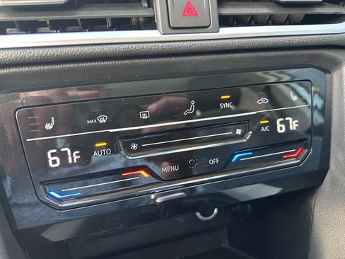 New 2026 Volkswagen Taos SE FWD image 16