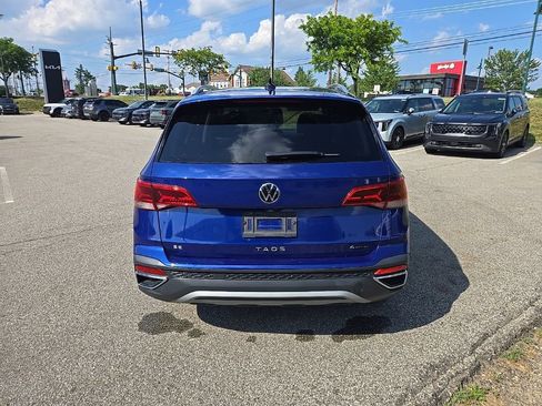 Used 2022 Volkswagen Taos SE FWD image 6