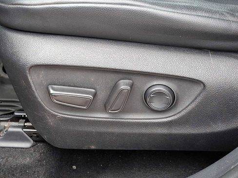 Used 2020 Toyota Highlander XLE AWD/4WD image 27