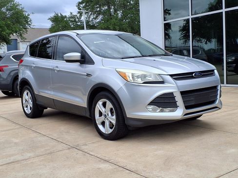 Used 2016 Ford Escape SE AWD/4WD image 2