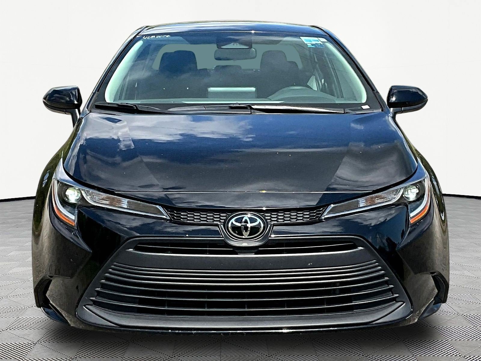 Used 2025 Toyota Corolla LE FWD image 2