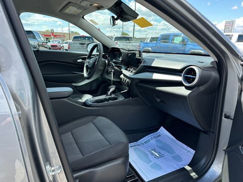 Certified 2025 Chevrolet Trax LS w/ LS Convenience Package FWD image 16