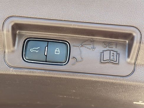 Used 2021 Ford Explorer King Ranch w/ Premium Technology Package image 14