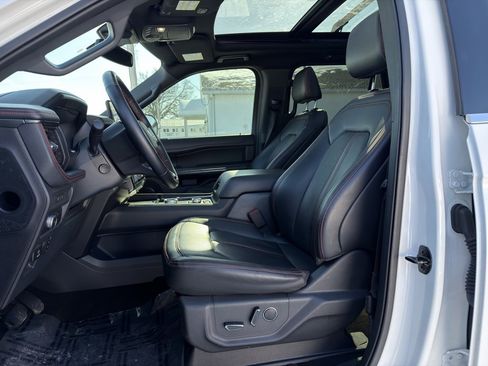 Used 2022 Ford Expedition Limited image 2