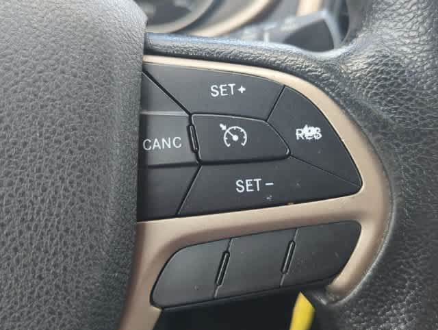 Used 2015 Jeep Cherokee Sport AWD/4WD image 23