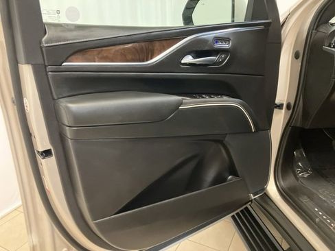 Used 2023 Cadillac Escalade Premium Luxury Platinum image 9