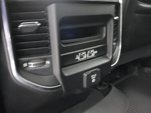 Used 2019 RAM 1500 Laramie AWD/4WD image 34