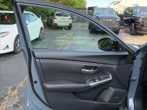 Used 2025 Nissan Sentra SR w/ SR Premium Package FWD image 13