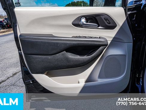 Used 2024 Chrysler Pacifica Touring-L FWD image 52