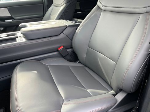 New 2025 Ford Expedition Active image 18