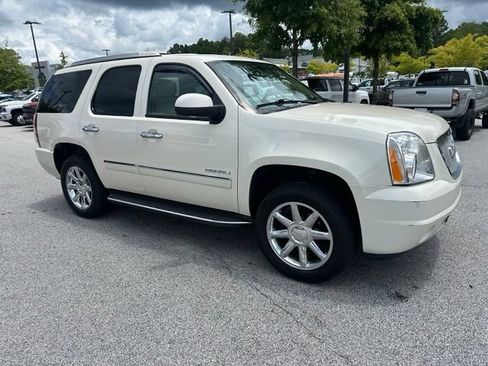 Used 2013 GMC Yukon Denali RWD image 3